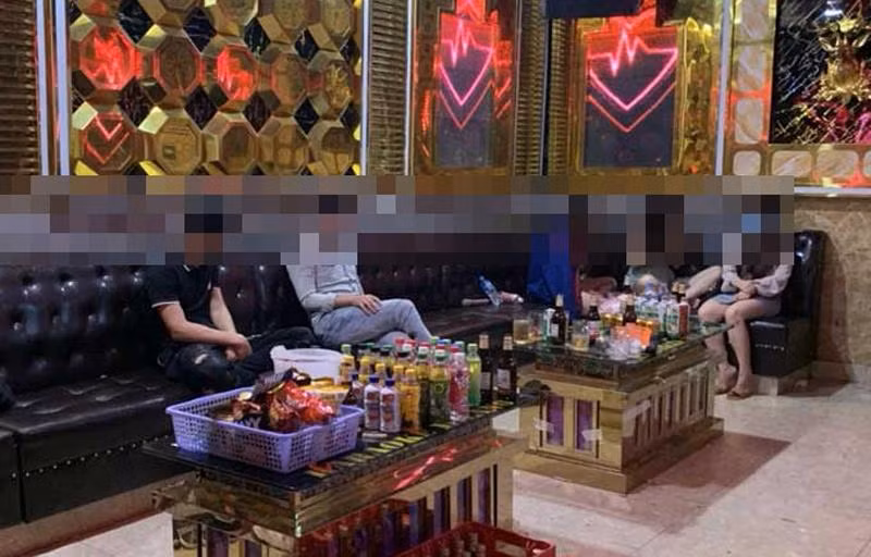 CAH Việt Yên xử phạt vi phạm 102,5 triệu đồng đối với chủ quán và khách hát trong mùa dịch Covid-19