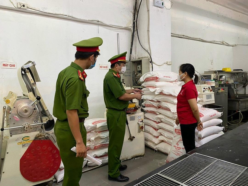 Công an thị xã Sơn Tây hướng dẫn công tác PCCC&amp;CNCH tại siêu thị Lan Chi (tầng 3- Chợ Nghệ)