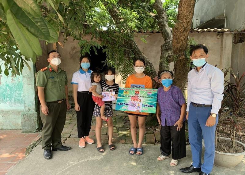 Đoàn Thanh niên Công an huyện Đông Anh cùng Công ty CP đào tạo Tâm Trí Lực tổ chức “Đồng hành cùng học sinh có hoàn cảnh khó khăn học online trong mùa dịch Covid-19