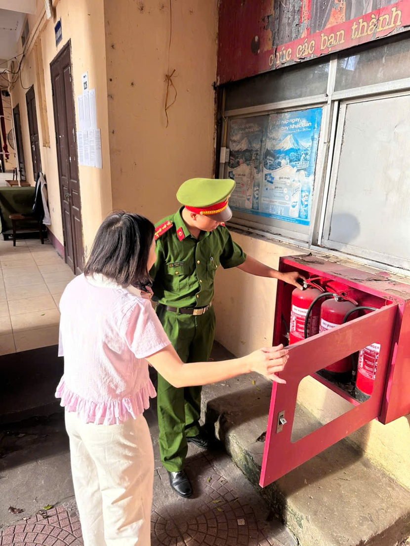 Tổ Cảnh sát PCCC và CNCH kiểm tra phương tiện chữa cháy tại trường THPT Trần Phú Tổ Cảnh sát PCCC và CNCH kiểm tra phương tiện chữa cháy tại trường THPT Trần Phú