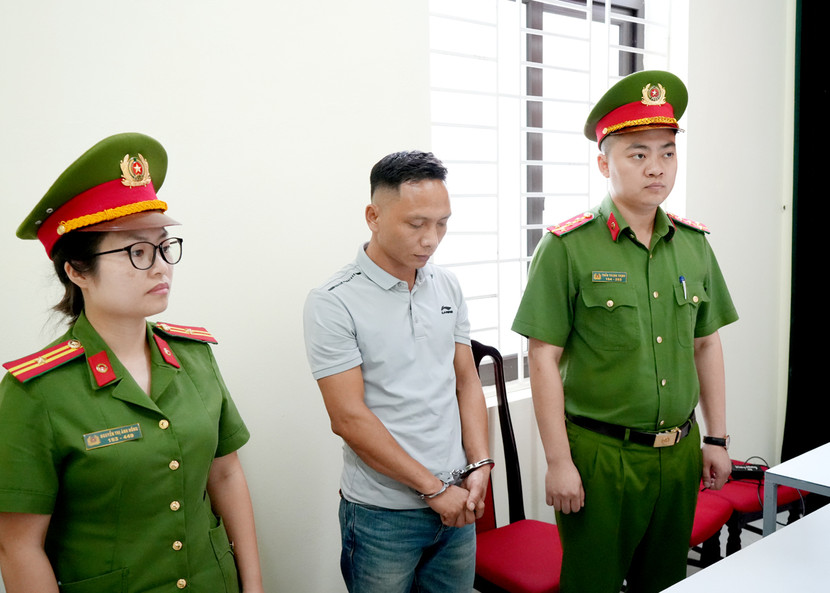 Cơ quan Cảnh sát điều tra thi hành lệnh bắt bị can để tạm giam đối với Nguyễn Văn Vững