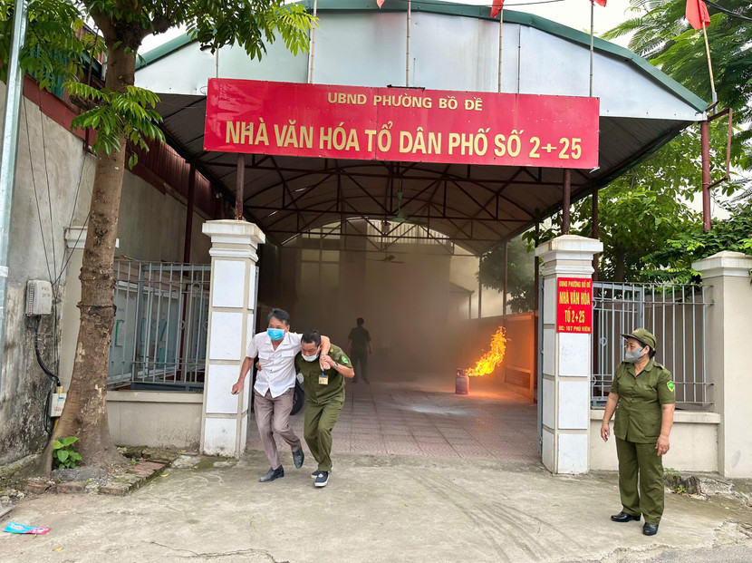 Lực lượng ANTT ở cơ sở nhanh chóng tiếp cận cứu người