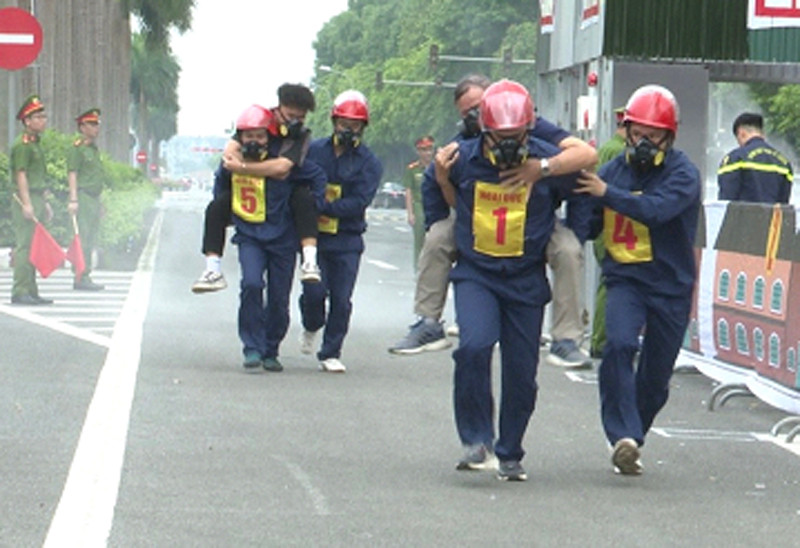 Các đội tham gia nội dung cứu nạn người mắc kẹt