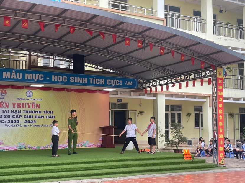 Hướng dẫn cách cứu đuối nước cho học sinh