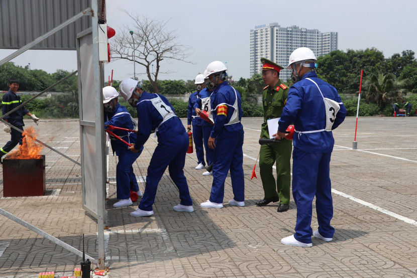 Nội dung thi phá khoá cứu nạn người mắc kẹt trong đám cháy Nội dung thi phá khoá cứu nạn người mắc kẹt trong đám cháy