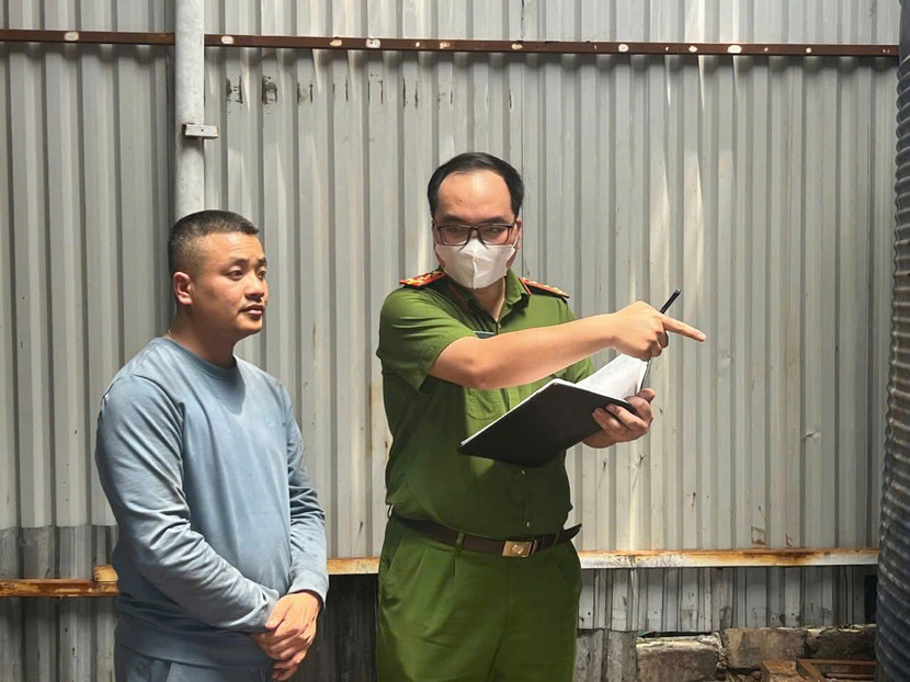 Cơ quan CSĐT thu giữ gần 7 tấn dầu bã tại cơ sở của Giang