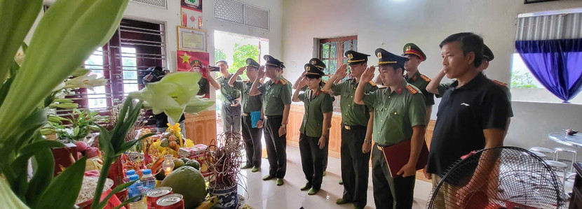 Đoàn công tác Công an thành phố Hà Nội tri ân tấm gương dũng cảm của Liệt sỹ, Thiếu tá Nguyễn Đăng Khải Đoàn công tác Công an thành phố Hà Nội tri ân tấm gương dũng cảm của Liệt sỹ, Thiếu tá Nguyễn Đăng Khải