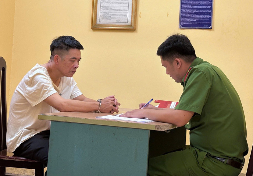 Cơ quan CSĐT ghi lời khai đối tượng Nguyễn Xuân Phiến - Chủ tịch UBND xã Tự Nhiên