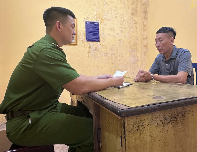 Cơ quan CSĐT ghi lời khai đối tượng Nguyễn Văn Phích - Phó Chủ tịch UBND xã Tự Nhiên