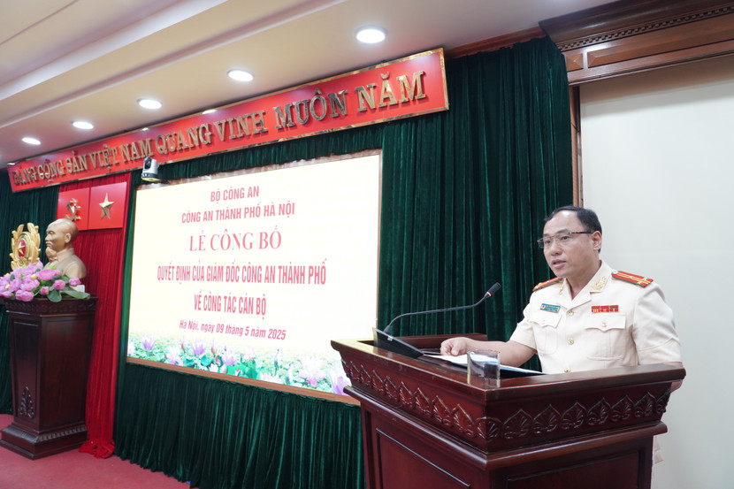 Thượng tá Nguyễn Nghiêm Minh, Phó trưởng Phòng Cảnh sát ĐTTP về ma túy xúc động bày tỏ việc sắp xếp tinh gọn bộ máy đã được CATP tổ chức triển khai hết sức bài bản, khoa học và tin tưởng vào sự lãnh đạo của Đảng ủy, Ban Giám đốc CATP Thượng tá Nguyễn Nghiêm Minh, Phó trưởng Phòng Cảnh sát ĐTTP về ma túy xúc động bày tỏ việc sắp xếp tinh gọn bộ máy đã được CATP tổ chức triển khai hết sức bài bản, khoa học và tin tưởng vào sự lãnh đạo của Đảng ủy, Ban Giám đốc CATP