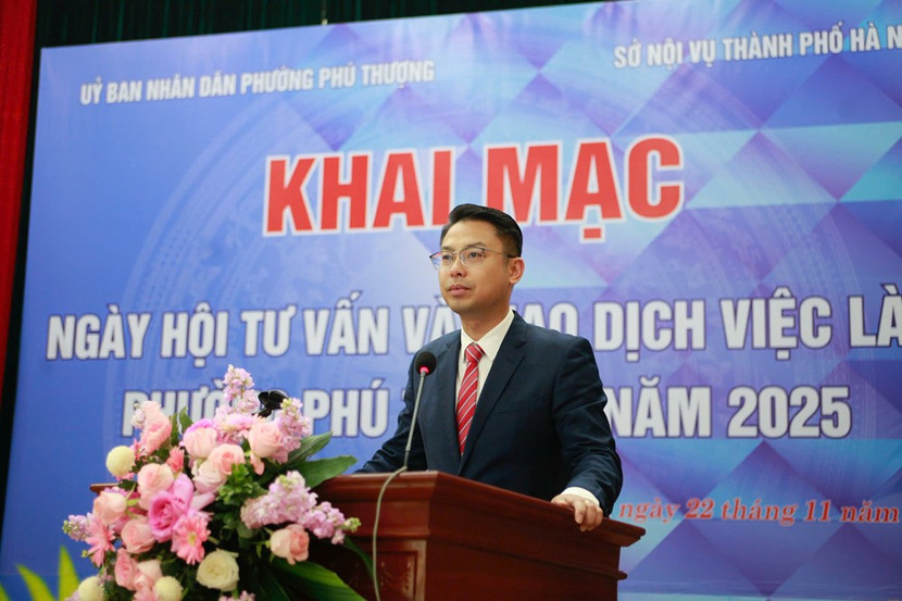 Phó Chủ tịch UBND phường Bùi Thế Cường phát biểu khai mạc Ngày hội Phó Chủ tịch UBND phường Bùi Thế Cường phát biểu khai mạc Ngày hội