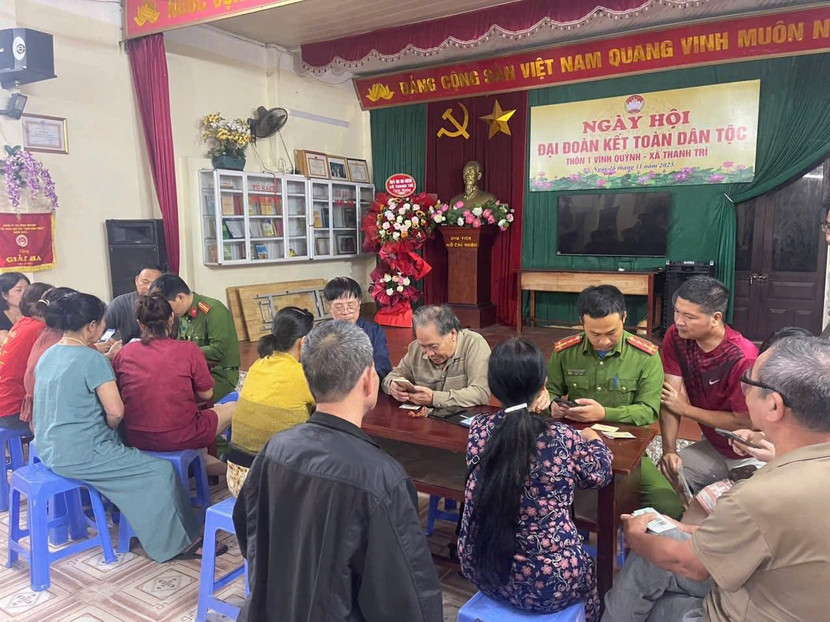 Công an xã Thanh Trì nỗ lực thực hiện Kế hoạch cao điểm 60 ngày đêm, với mục tiêu rà soát, đối chiếu, cập nhật và làm sạch toàn bộ dữ liệu đăng ký xe, giấy phép lái xe