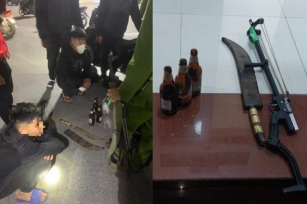 Lực lượng chức năng phát hiện nhóm thiếu niên mang nhiều hung khí phóng xe máy tốc độ cao trên phố