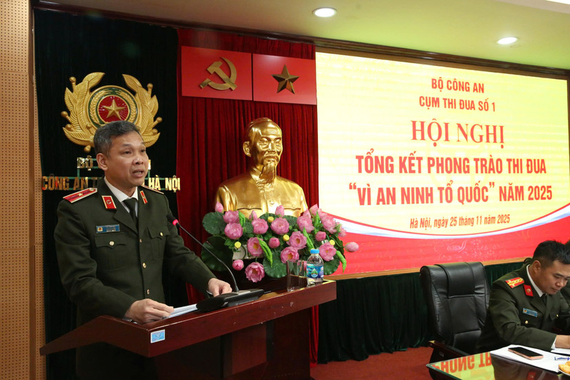 Thiếu tướng Tạ Văn Đẹp, Phó Giám đốc CATP Hồ Chí Minh phát biểu tại hội nghị