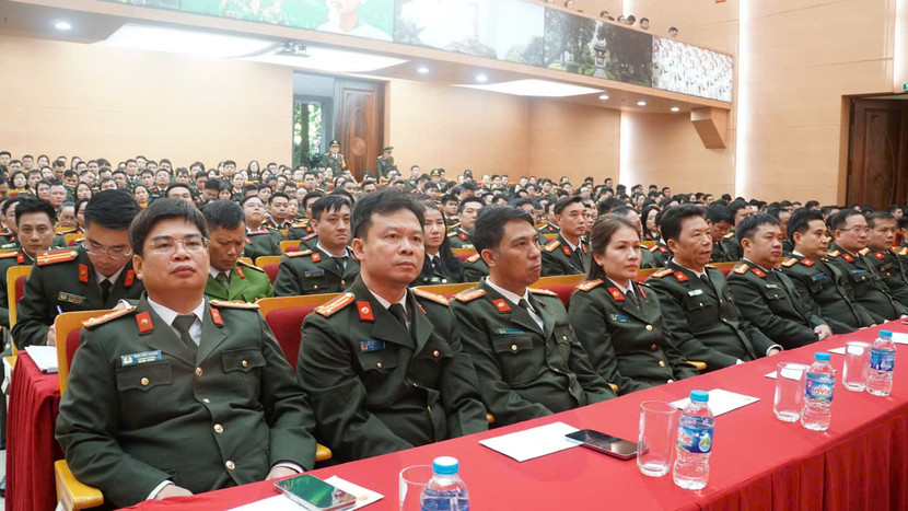 Các đại biểu tham dự Lễ phát động ủng hộ đồng bào miền Trung, Tây Nguyên bị ảnh hưởng, thiệt hại bởi mưa lũ