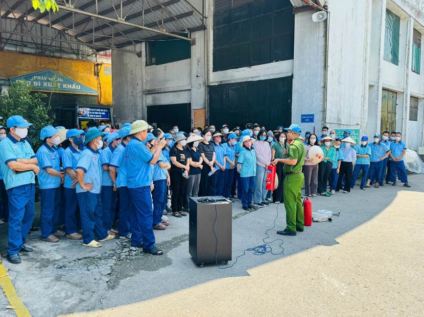 Lực lượng Cảnh sát phòng cháy, chữa cháy và cứu nạn, cứu hộ hướng dẫn học viên lý thuyết về an toàn phòng cháy, chữa cháy