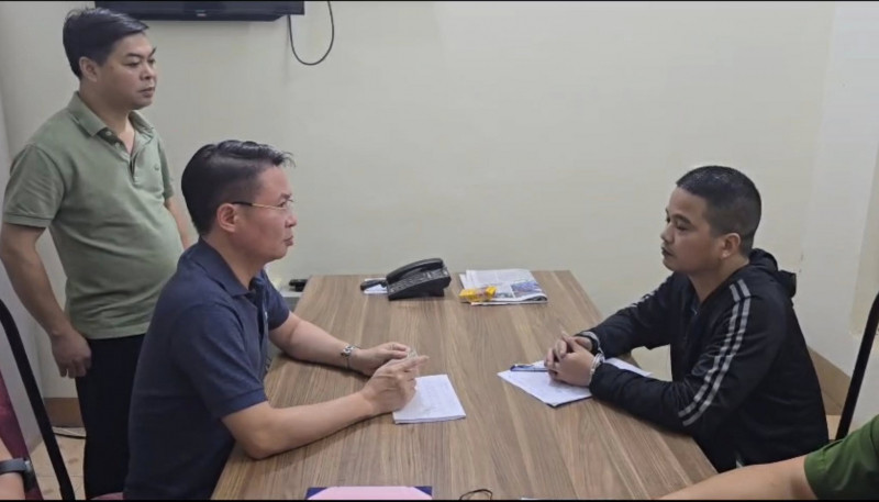 Giám đốc Công an tỉnh Phú Thọ trực tiếp lấy lời khai đối tượng