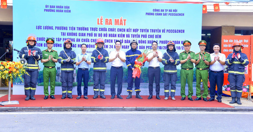 Ra mắt lực lượng, phương tiện thường trực chữa cháy, CNCH tại không gian phố đi bộ khu vực chợ đêm