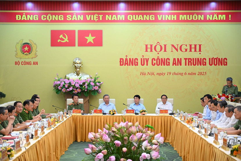 Ngày 19-6, tại Hà Nội, Đảng ủy Công an Trung ương tổ chức Hội nghị Đảng ủy Công an Trung ương nhằm đánh giá kết quả công tác 6 tháng đầu năm 2025; đề ra phương hướng trọng tâm 6 tháng cuối năm 2025 và cho ý kiến vào các nội dung theo thẩm quyền