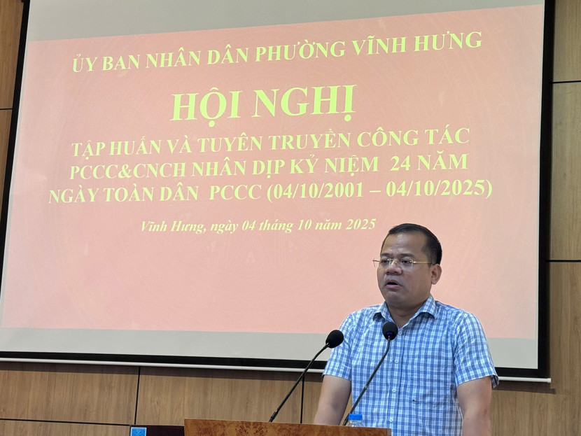 Đồng chí Ngô Mạnh Cường - Phó Chủ tịch UBND phường Vĩnh Hưng phát biểu tại hội nghị