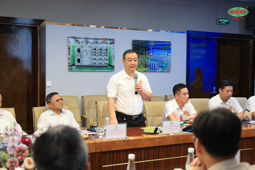 Đại tá Trần Văn Hùng - Chủ tịch kiêm Tổng Giám đốc Công ty TNHH Một thành viên tháng Tám phát biểu tại lễ ký kết