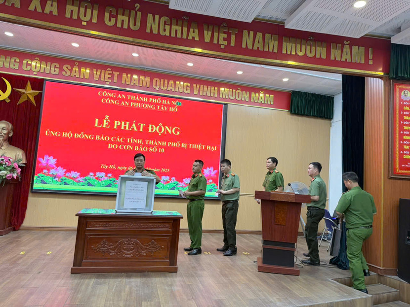 100% cán bộ, chiến sĩ trong đơn vị đã tích cực tham gia ủng hộ đồng bào bị thiệt hại do mưa, bão