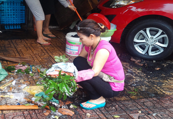 Mất lái, xe ô tô tông hàng loạt nhà dân ảnh 5