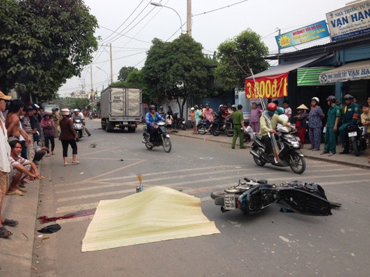 Bị xe tải tông chết sau khi cướp giật? ảnh 2