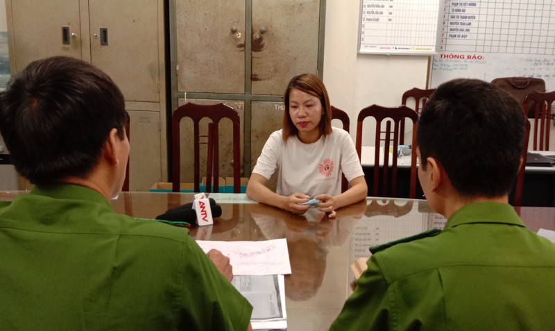 Cơ quan Công an lấy lời khai đối tượng Hương