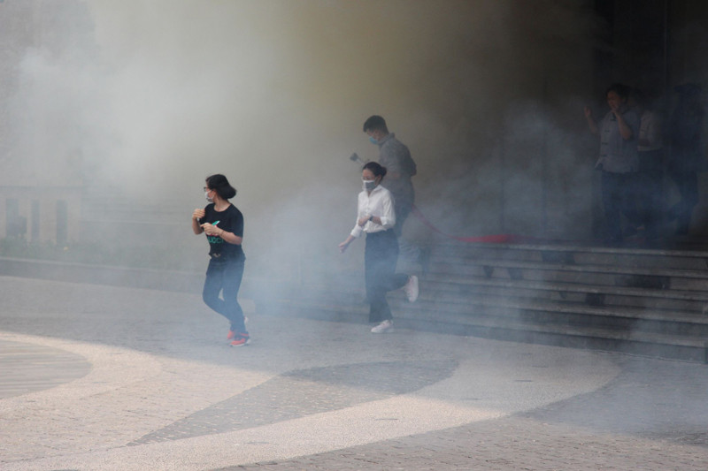 Người dân khi nghê tiếng hệ thống báo cháy kích hoạt thoát nạn theo hướng dẫn của lực lượng chữa cháy cơ sở Người dân khi nghê tiếng hệ thống báo cháy kích hoạt thoát nạn theo hướng dẫn của lực lượng chữa cháy cơ sở