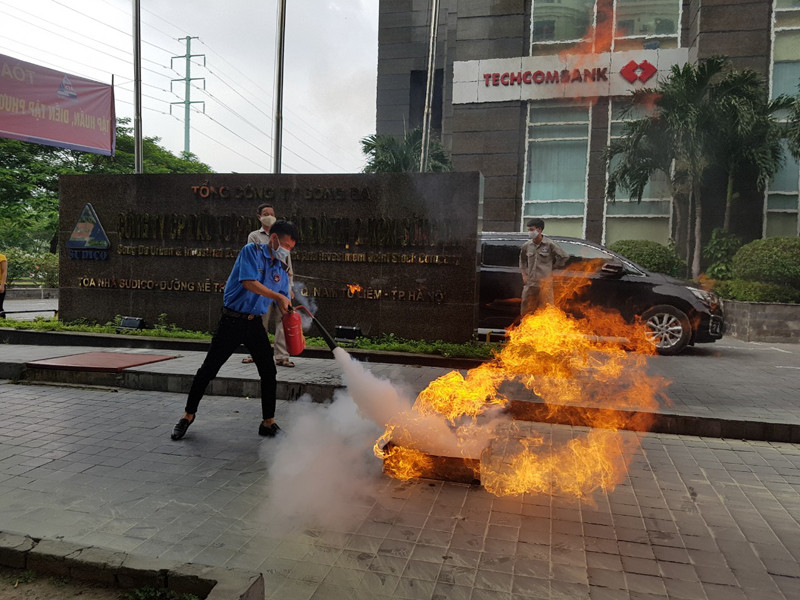 Bảo vệ tòa nhà là lực lượng chữa cháy tại cơ sở luôn được phát huy để xử lý cháy, nổ khi mới xảy ra Bảo vệ tòa nhà là lực lượng chữa cháy tại cơ sở luôn được phát huy để xử lý cháy, nổ khi mới xảy ra