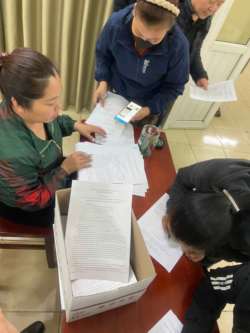 Người dân ký cam kết thực hiện các biện pháp đảm bảo an toàn PCCC tại nơi ở, cơ sở kinh doanh