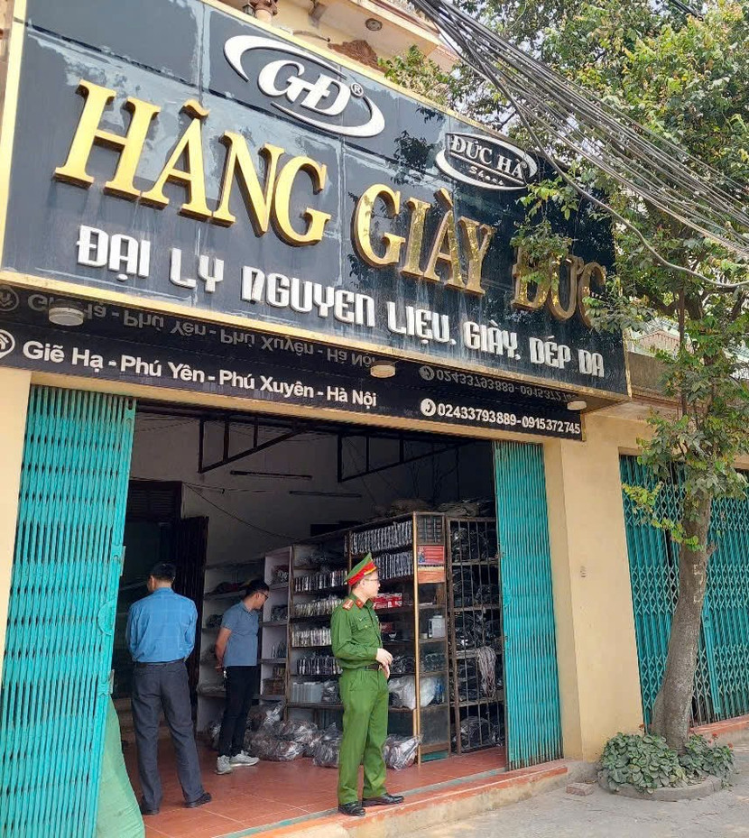 Tổ công tác kiểm tra an toàn PCCC tại cơ sở kinh doanh kết hợp nơi ở trên địa bàn