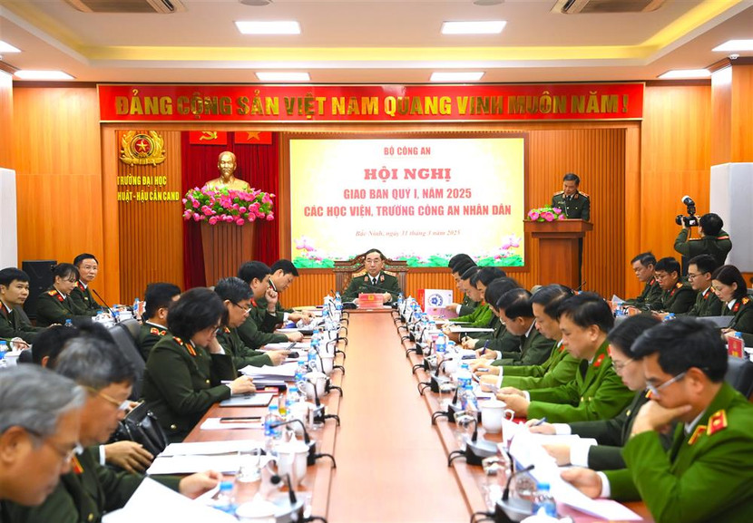 Thượng tướng, PGS.TS Trần Quốc Tỏ, Ủy viên Trung ương Đảng, Phó Bí thư Đảng ủy Công an Trung ương, Thứ trưởng Bộ Công an chủ trì Hội nghị giao ban công tác Quý I năm 2025 các học viện, trường Công an nhân dân Thượng tướng, PGS.TS Trần Quốc Tỏ, Ủy viên Trung ương Đảng, Phó Bí thư Đảng ủy Công an Trung ương, Thứ trưởng Bộ Công an chủ trì Hội nghị giao ban công tác Quý I năm 2025 các học viện, trường Công an nhân dân