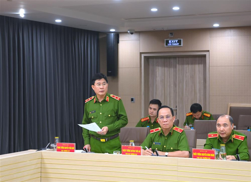 Trung tướng Nguyễn Tuấn Anh, Cục trưởng Cục Cảnh sát PCCC và CNCH báo cáo tại hội nghị
