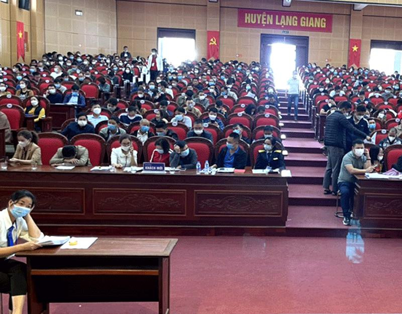 Phiên đấu giá đất tại huyện Lạng Giang, tỉnh Bắc Giang thu hút đông đảo giới đầu cơ