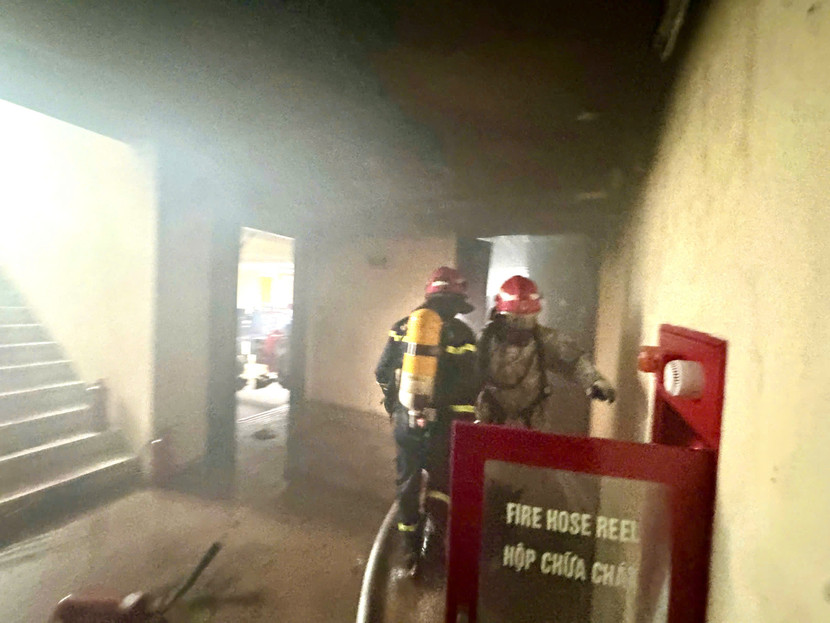 Lực lượng CC&amp;CNCH triển khai họng nước vách tường dập tắt đám cháy