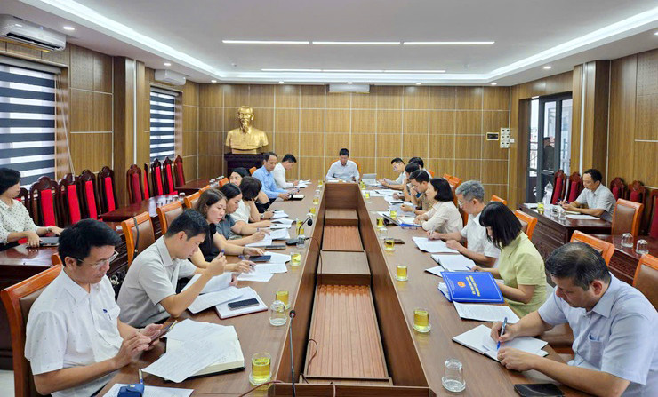 Lãnh đạo UBND phường Phú Thượng họp khẩn công tác sẵn sàng ứng phó mưa bão