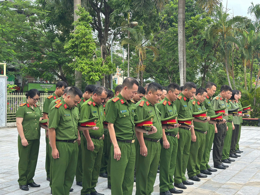 Công an phường Tây Hồ bày tỏ lòng biết ơn đối với các Anh hùng liệt sỹ