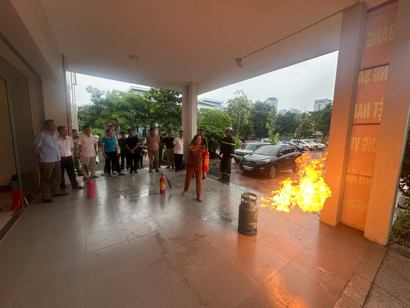 Hướng dẫn thực hành sử dụng bình chữa cháy an toàn, hiệu quả Hướng dẫn thực hành sử dụng bình chữa cháy an toàn, hiệu quả