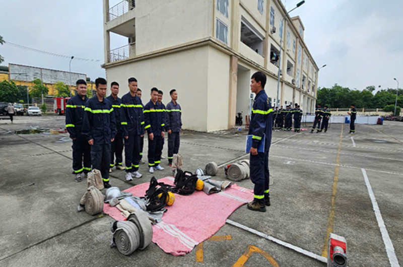 Đội Chữa cháy và cứu nạn, cứu hộ khu vực số 19 đã tích cực tập luyện, rèn kỹ năng, nâng cao thể lực đáp ứng yêu cầu nhiệm vụ Đội Chữa cháy và cứu nạn, cứu hộ khu vực số 19 đã tích cực tập luyện, rèn kỹ năng, nâng cao thể lực đáp ứng yêu cầu nhiệm vụ