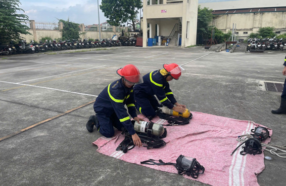 CBCS luyện tập sử dụng bình thở cách ly CBCS luyện tập sử dụng bình thở cách ly