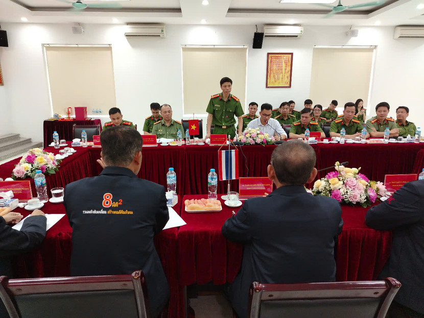 Thượng tá Nguyễn Công Hiếu, Phó Giám thị Trại tạm giam số 2 phát biểu tại buổi tiếp đoàn công tác Cục Trại giam, Bộ Tư pháp Thái Lan Thượng tá Nguyễn Công Hiếu, Phó Giám thị Trại tạm giam số 2 phát biểu tại buổi tiếp đoàn công tác Cục Trại giam, Bộ Tư pháp Thái Lan