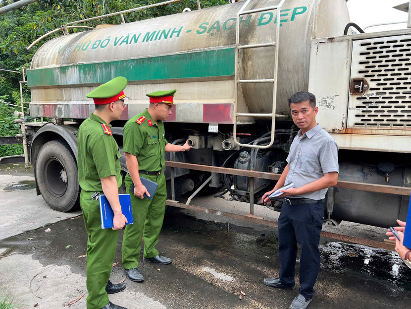 Tổ công tác khảo sát phương tiện tại đơn vị cấp nước môi trường đô thị