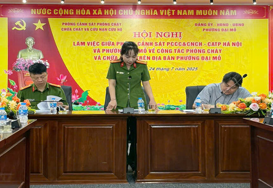 Trung tá Vũ Hồng Linh, Phó trưởng Phòng Cảnh sát PCCC và CNCH phát biểu tại hội nghị Trung tá Vũ Hồng Linh, Phó trưởng Phòng Cảnh sát PCCC và CNCH phát biểu tại hội nghị