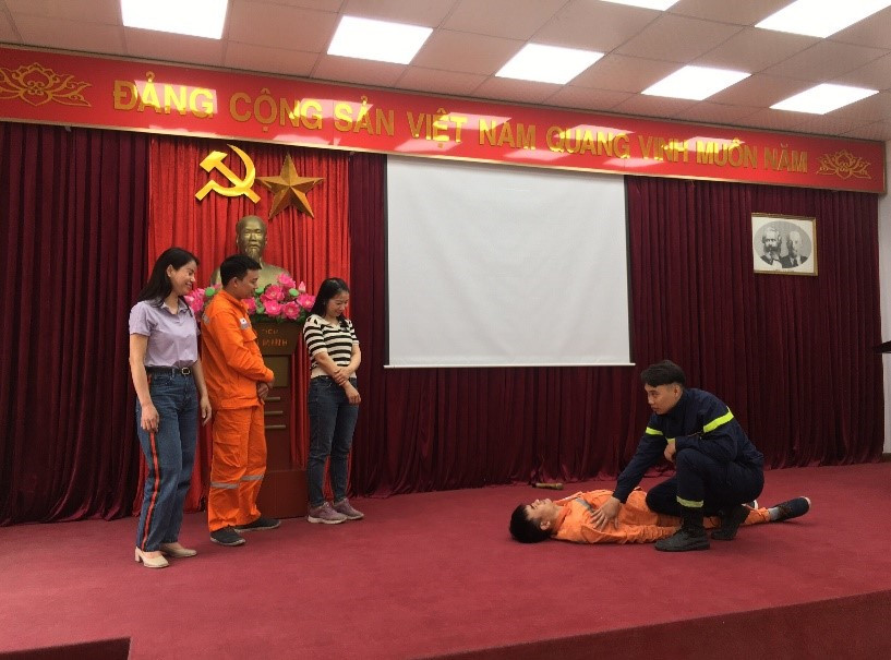 Tổ công tác hướng dẫn sơ cứu nạn nhân trong hỏa hoạn Tổ công tác hướng dẫn sơ cứu nạn nhân trong hỏa hoạn