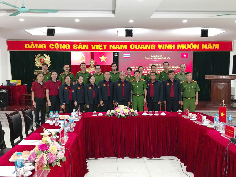 Đoàn đại biểu Cục Trại giam, Bộ Tư pháp Thái Lan do ông Sahakarn Pertchnarin - Cục trưởng làm Trưởng đoàn thăm và làm việc tại Trại tạm Giam số 2 - Công an TP Hà Nội Đoàn đại biểu Cục Trại giam, Bộ Tư pháp Thái Lan do ông Sahakarn Pertchnarin - Cục trưởng làm Trưởng đoàn thăm và làm việc tại Trại tạm Giam số 2 - Công an TP Hà Nội