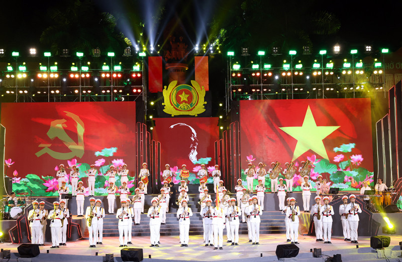 Chương trình giao lưu nghệ thuật “Giữ trọn lời thề - Bản hùng ca từ nguồn cội” là lời hứa của toàn lực lượng CAND trước anh linh các Anh hùng Liệt sĩ, các bậc tiền bối sẽ không ngừng phát huy truyền thống vẻ vang, giữ vững ANTT trong mọi tình huống