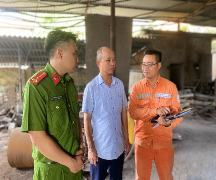 Tổ công tác tuyên truyền, hướng dẫn cơ sở việc sử dụng điện an toàn, tiết kiệm Tổ công tác tuyên truyền, hướng dẫn cơ sở việc sử dụng điện an toàn, tiết kiệm