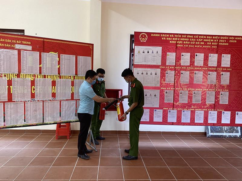 Lực lượng Cảnh sát PCCC và CNCH - CAH Gia Lâm kiểm tra, trang bị mới phương tiện chữa cháy, sẵn sàng phục vụ các điểm bầu cử Lực lượng Cảnh sát PCCC và CNCH - CAH Gia Lâm kiểm tra, trang bị mới phương tiện chữa cháy, sẵn sàng phục vụ các điểm bầu cử